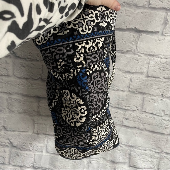 PREOWNED VERA BRADLEY BLUE BLACK ZIP TOP DUFFLE BAG TRAVEL TOTE - Picture 8 of 8